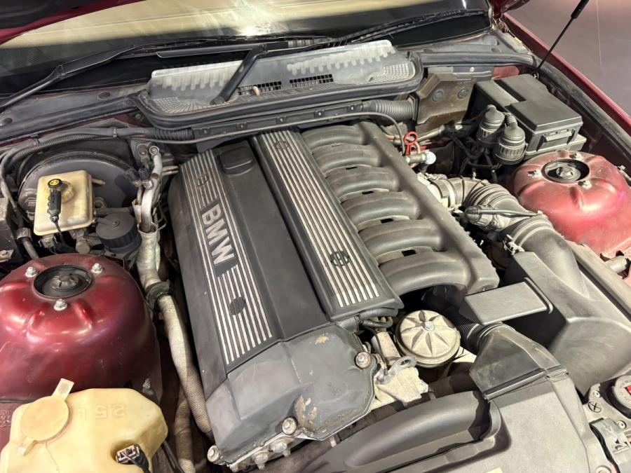 325i Convertible - Image 4